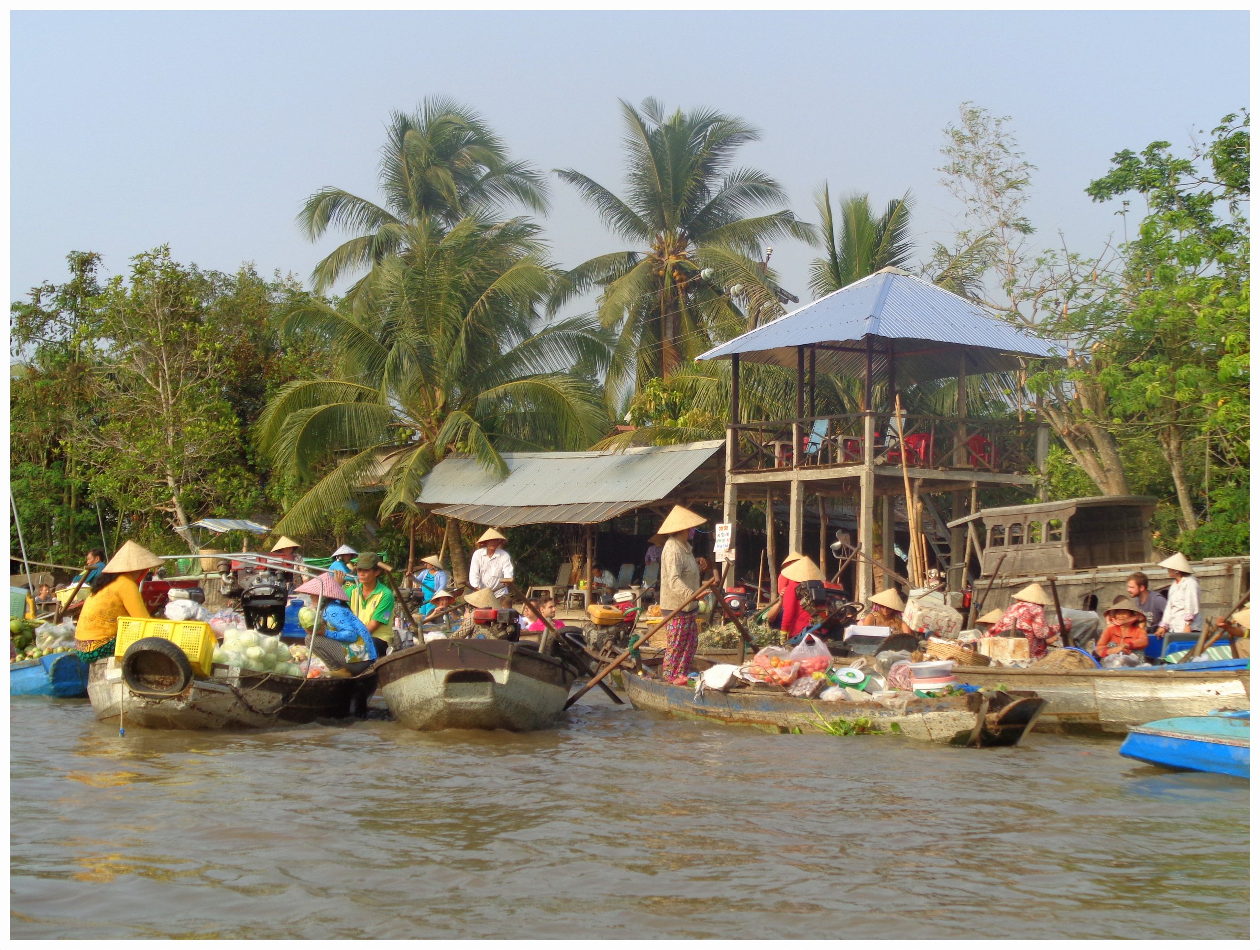 Ein schwimmender Markt im Mekong-Delta in Vietnam, 2016.