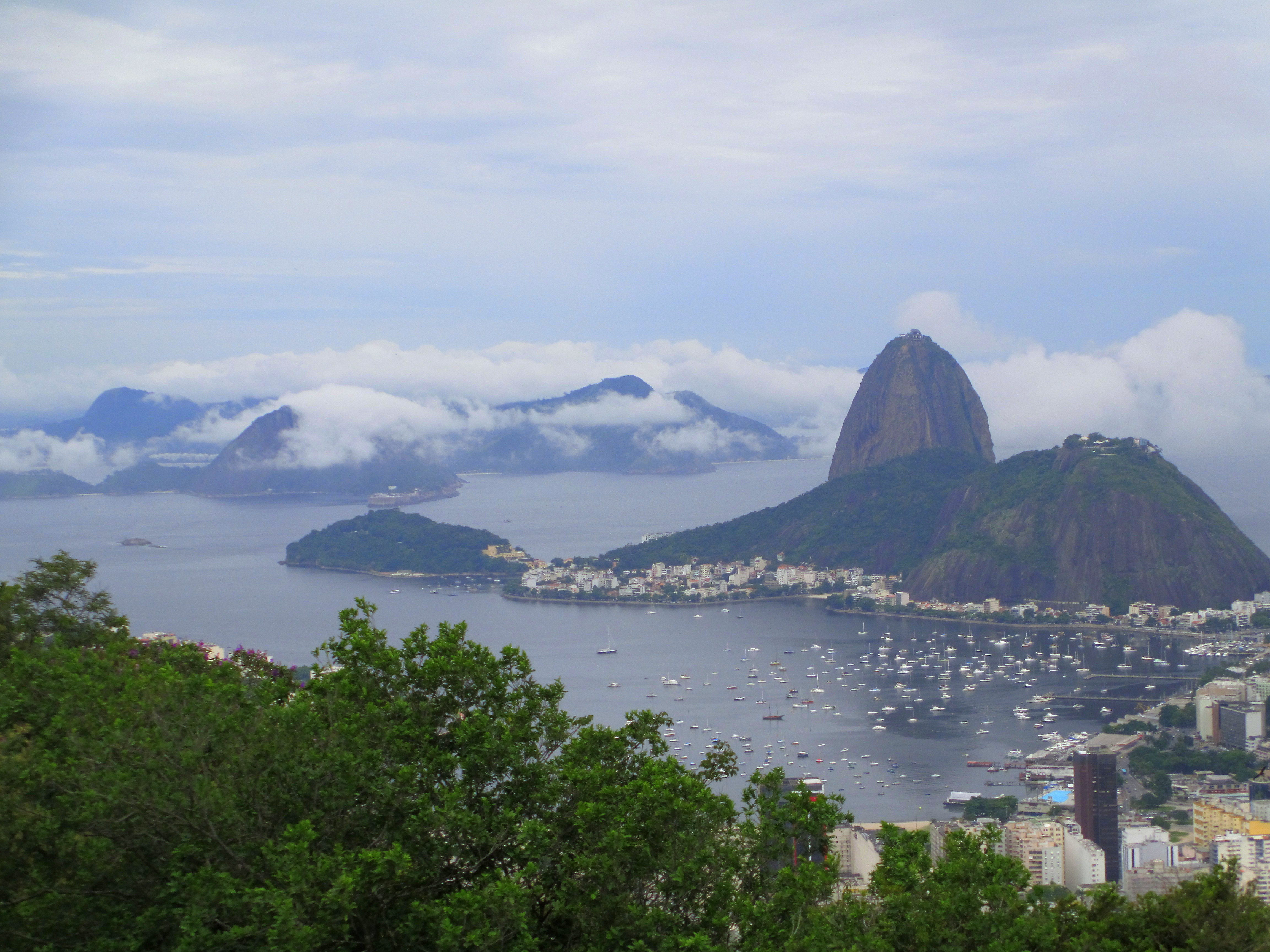 Panorama mit Zuckerhut von Rio de Janeiro 2013.