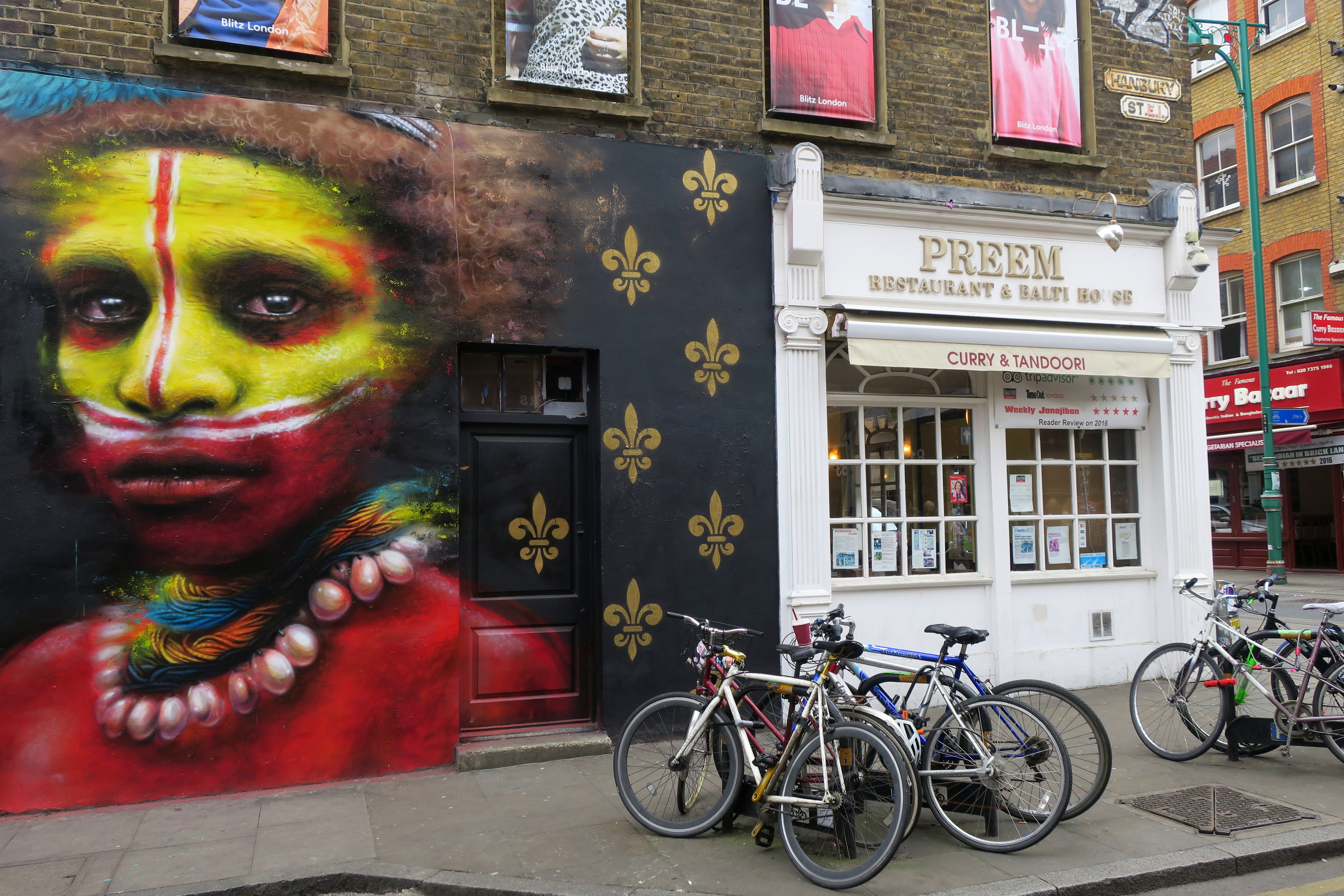 Permanentes Graffiti in der Brick Lane, London, 2017.