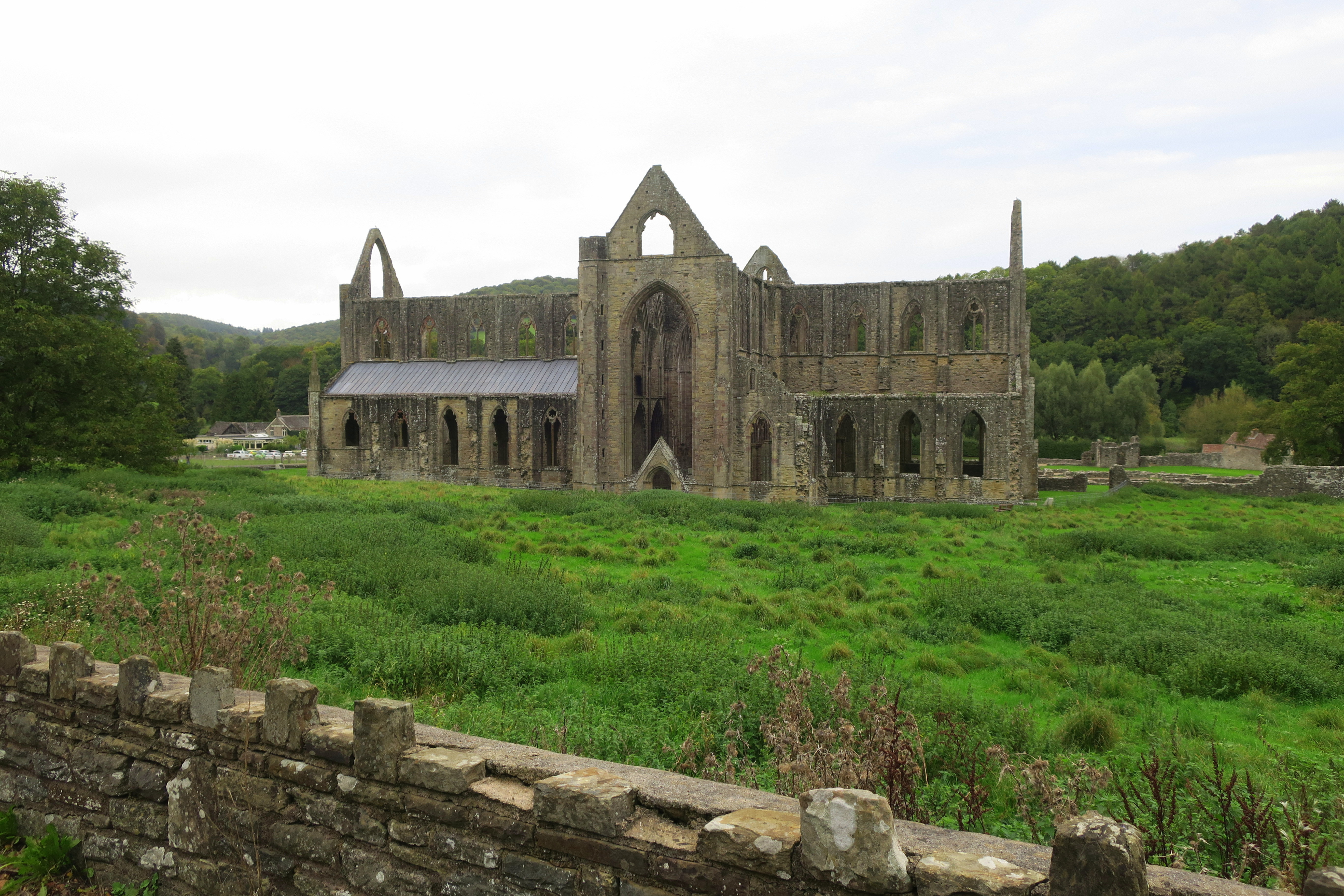 Die Tintern Abbey in Wales 2017 auf einen Blick.