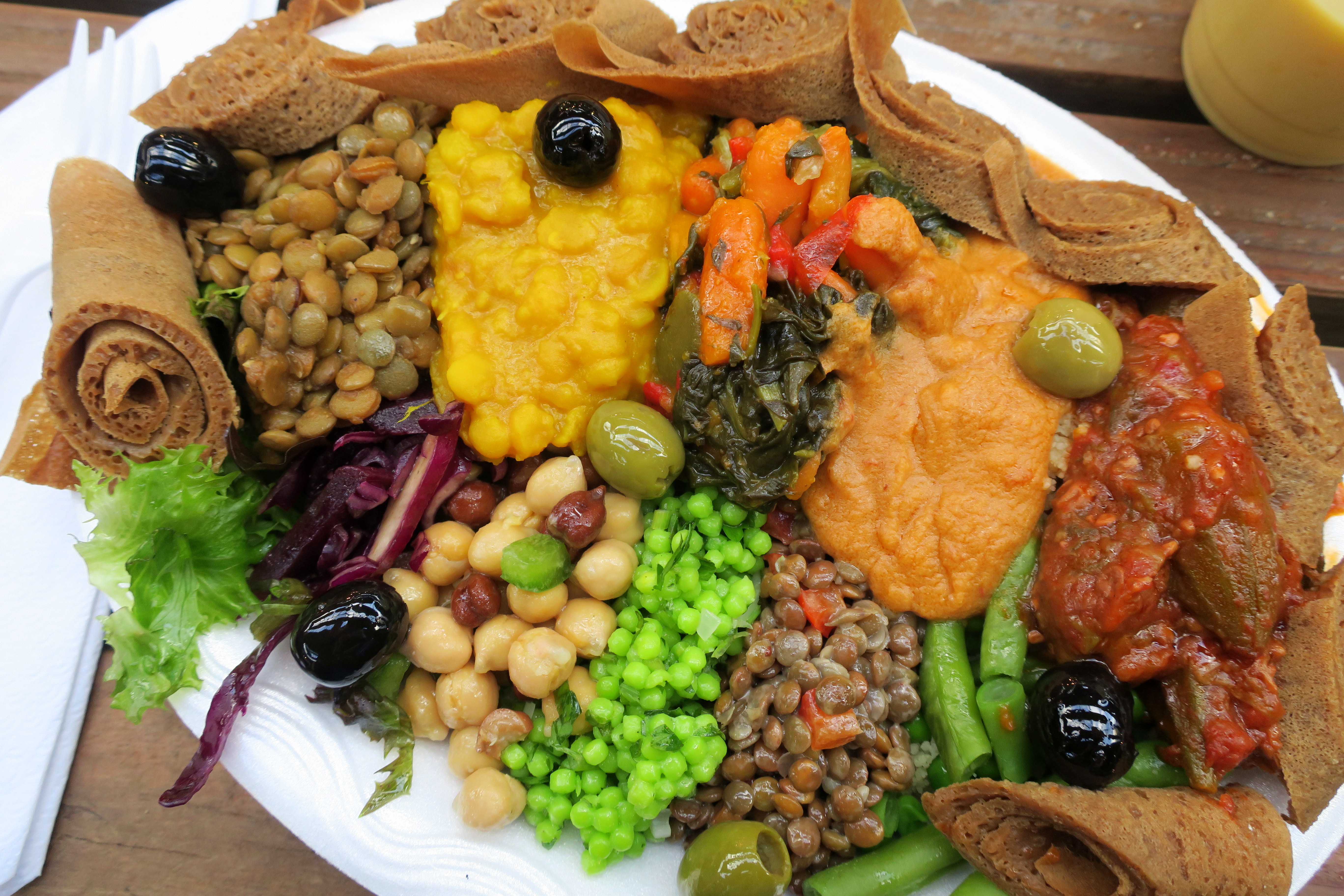 Äthiopisches Veggiefood vom Borough Market, London, 2017.