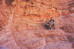 Bolle und Marco von Kommwirmachendaseinfach im Red Canyon, Israel. Foto: Bolle & Marco