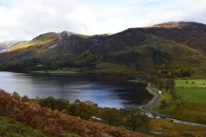 Ein See in den schottischen Highlands, Quelle: Pixabay.