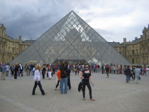Das Louvre-Museum in Paris, Frankreich 2009.