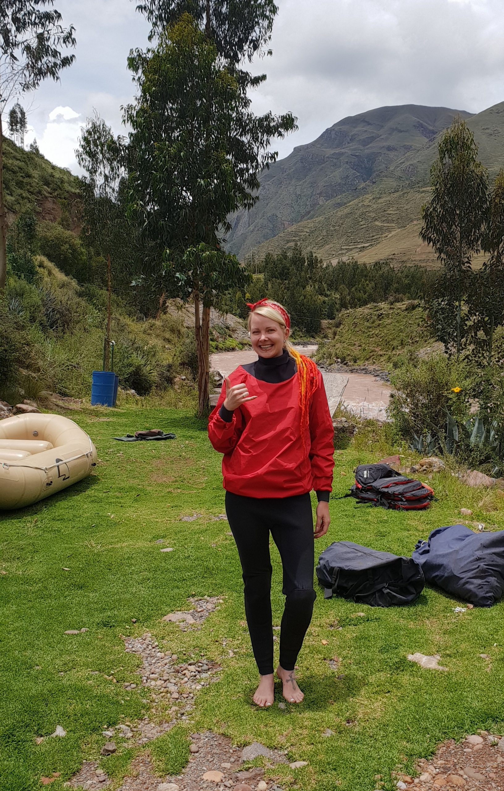 Polly ist fertig fürs Wildwasser-Rafting in Urubamba, Peru (2019).